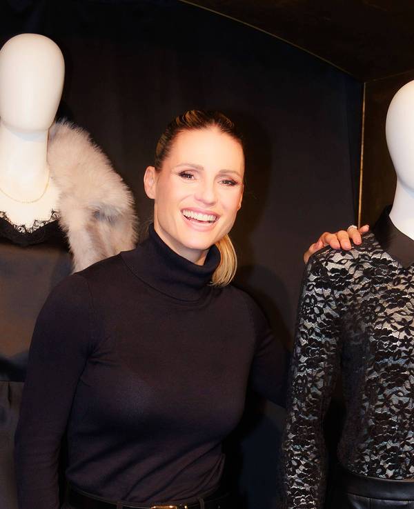 Michelle Hunziker zeigt Outfits von Takko Fashion.