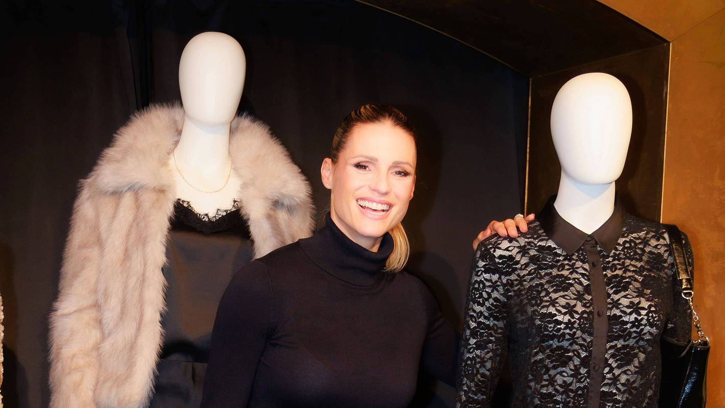 Michelle Hunziker zeigt Outfits von Takko Fashion.