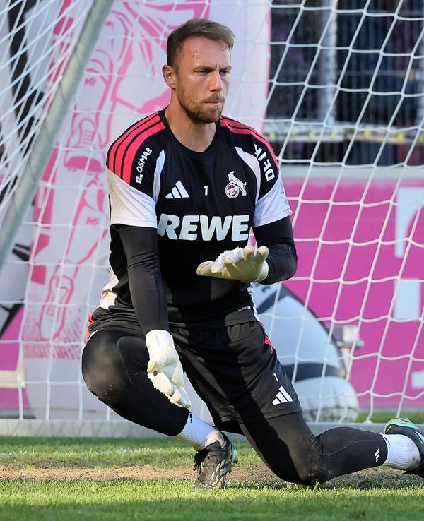Beim 1. FC Köln im Training im Einsatz: Marvin Schwäbe.
