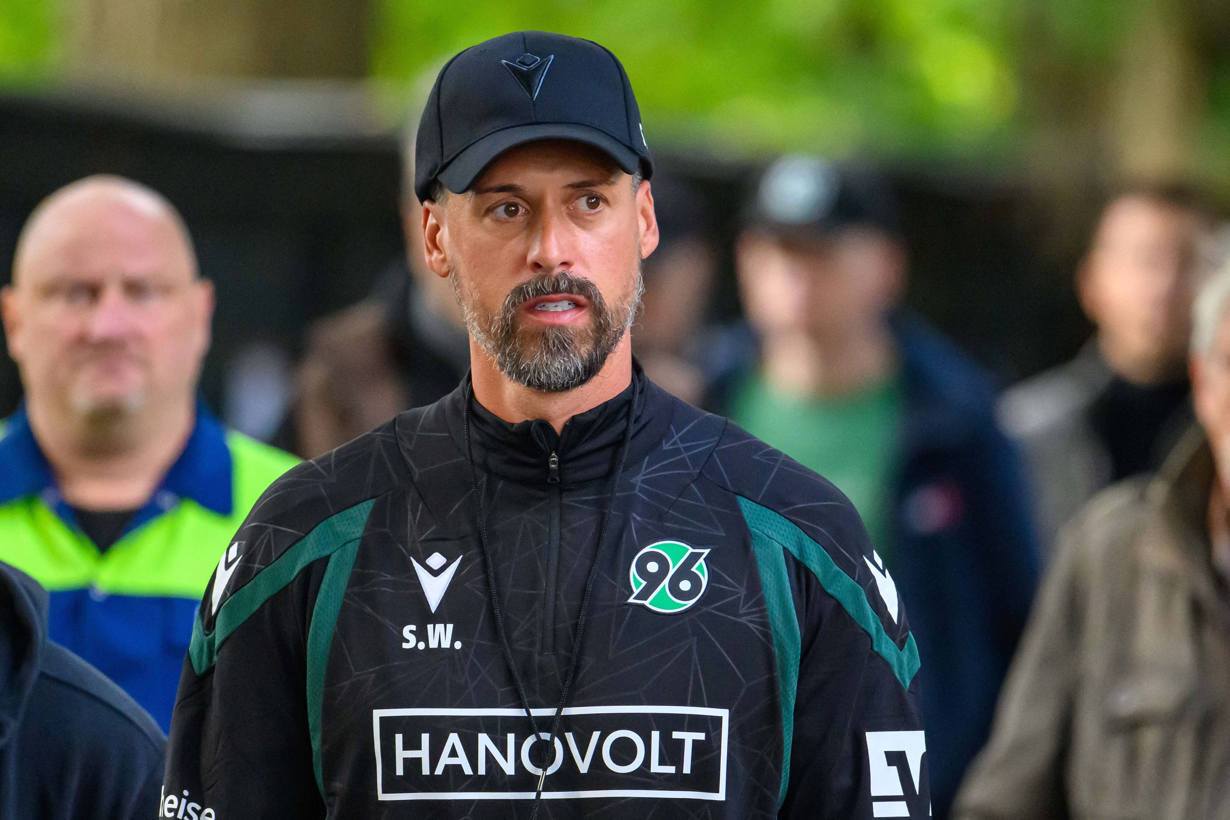 96-Coach Sandro Wagner im Trainingsanzug