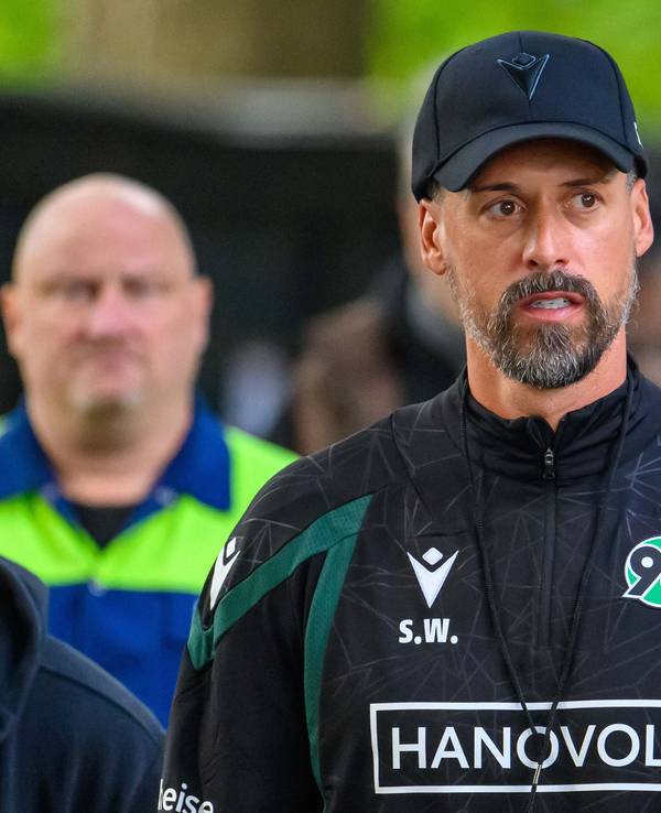 96-Coach Sandro Wagner im Trainingsanzug