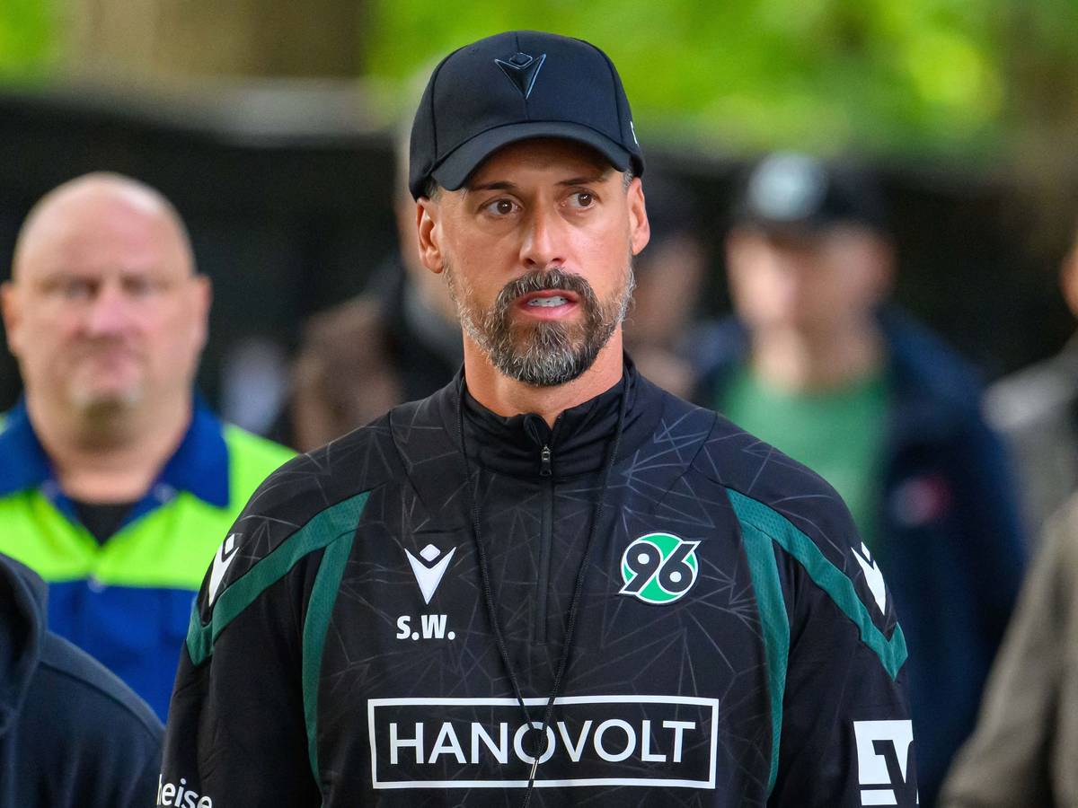 96-Coach Sandro Wagner im Trainingsanzug