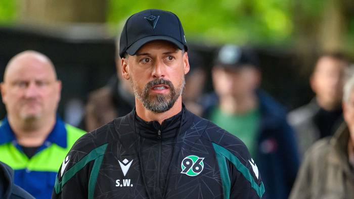 96-Coach Sandro Wagner im Trainingsanzug