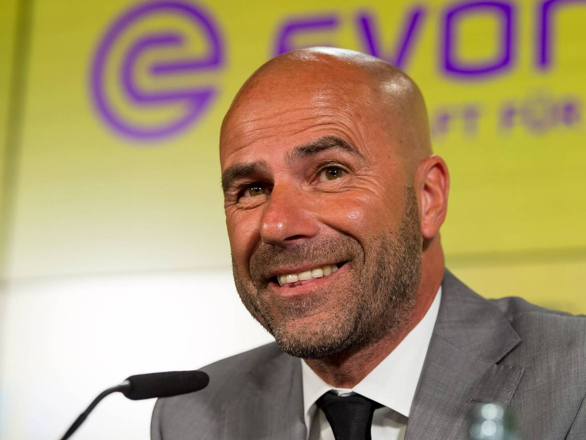 Peter Bosz Trainer von Borussia Dortmund bei einem Pressetermin