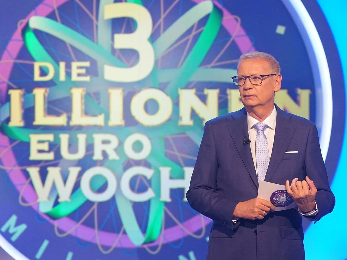 Günther Jauch wundert sich: Keiner will die Auswahlfrage beantworten. (Bild: RTL / Stefan Gregorowius)
