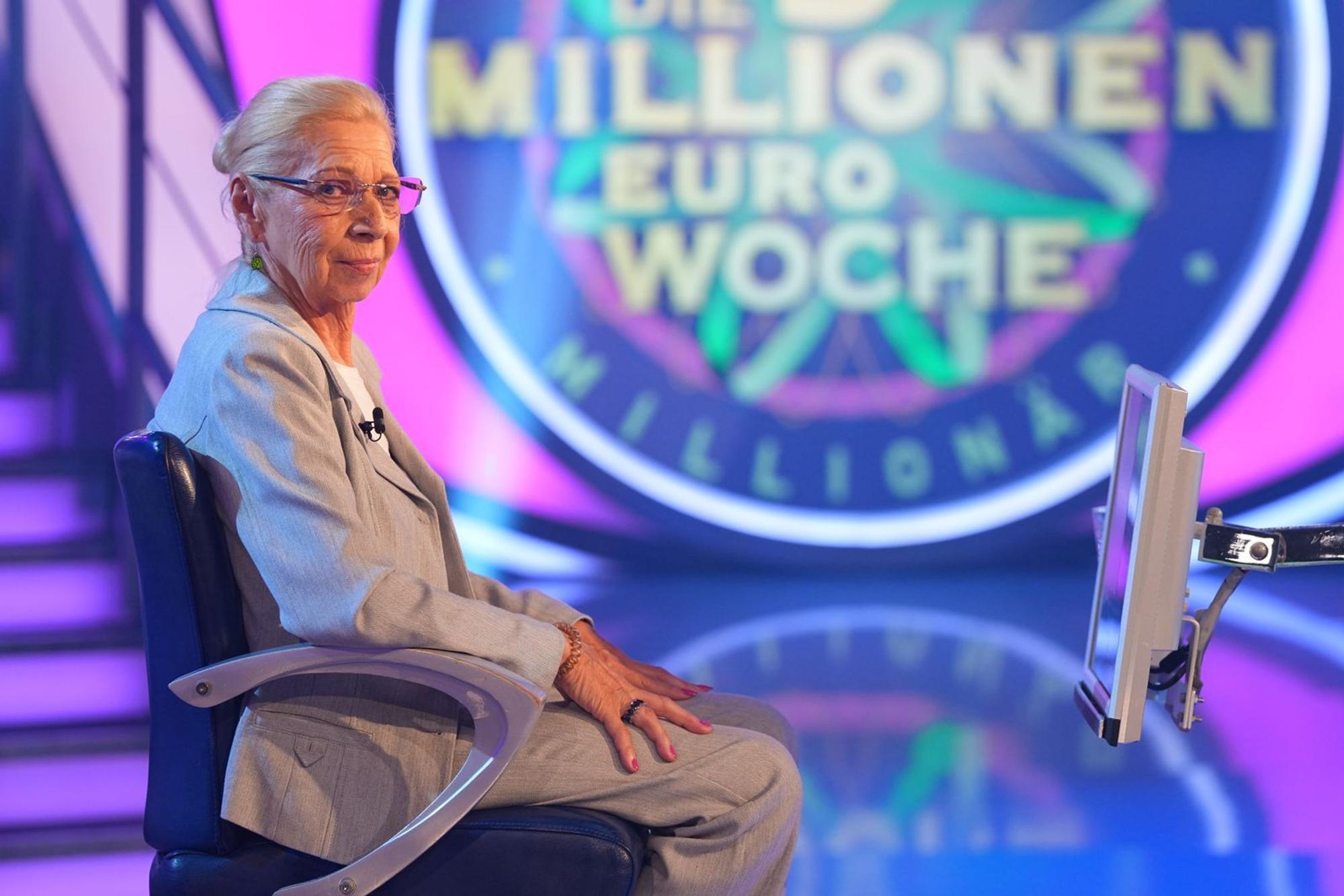 Rentnerin Heidi Aster begeistert mit ihrem trockenen Humor. (Bild: RTL / Stefan Gregorowius)