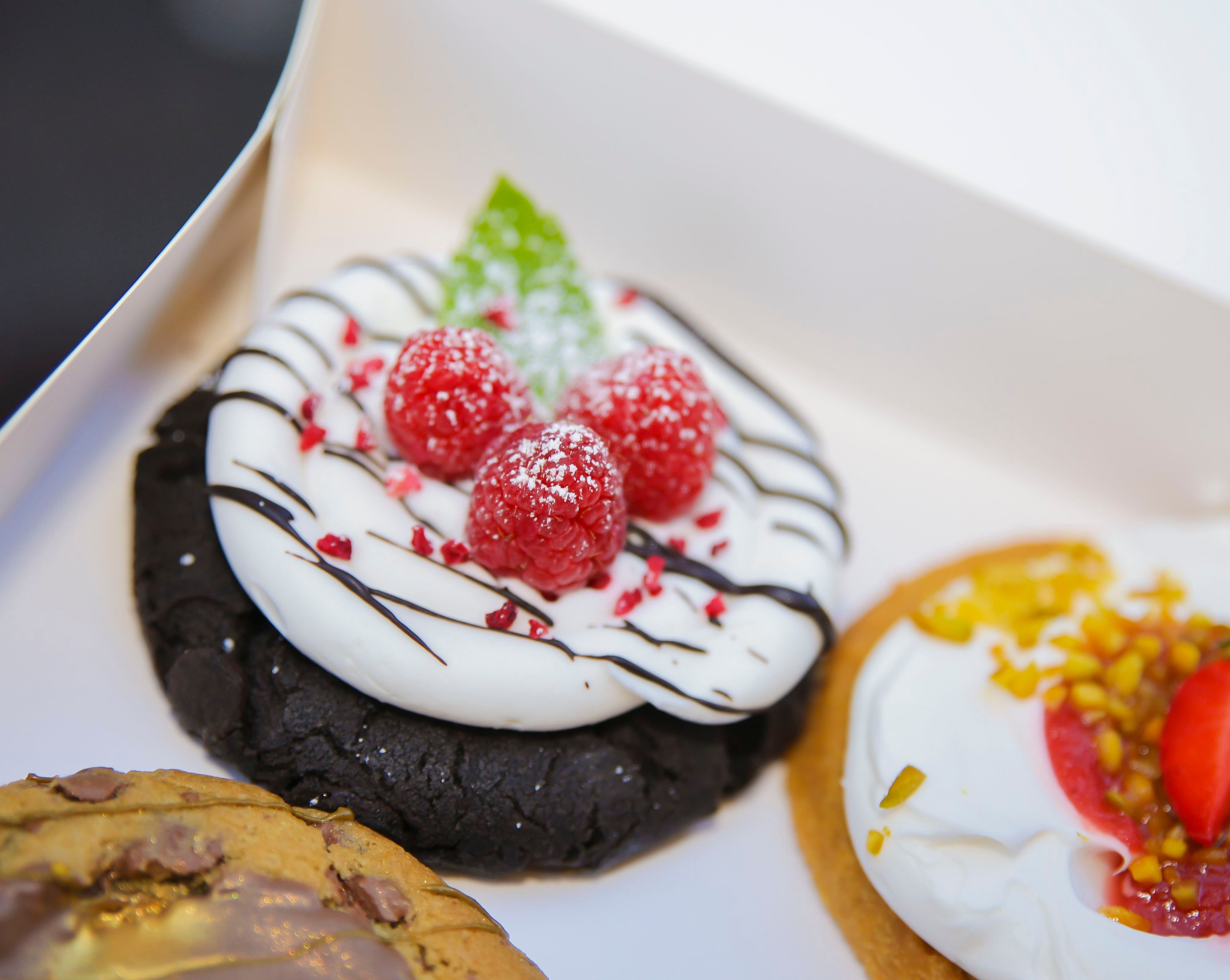 Fotogene Kekse mit opulenten Toppings