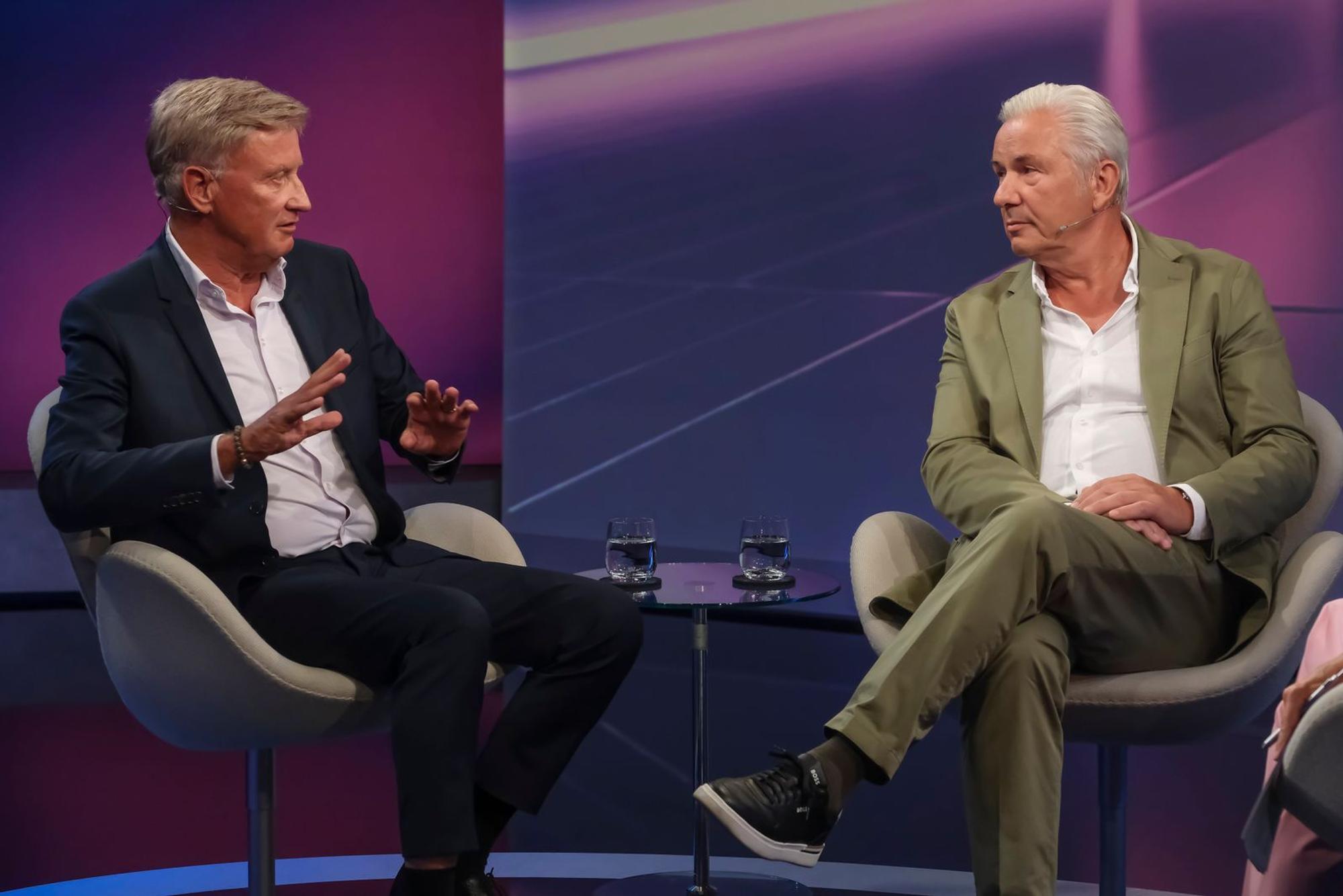 Die ehemaligen Bürgermeister von Hamburg und Berlin, Ole von Beust (links) und Klaus Wowereit diskutierten bei „Maischberger“ über das Erstarken der AfD. (Bild: WDR / Oliver Ziebe)