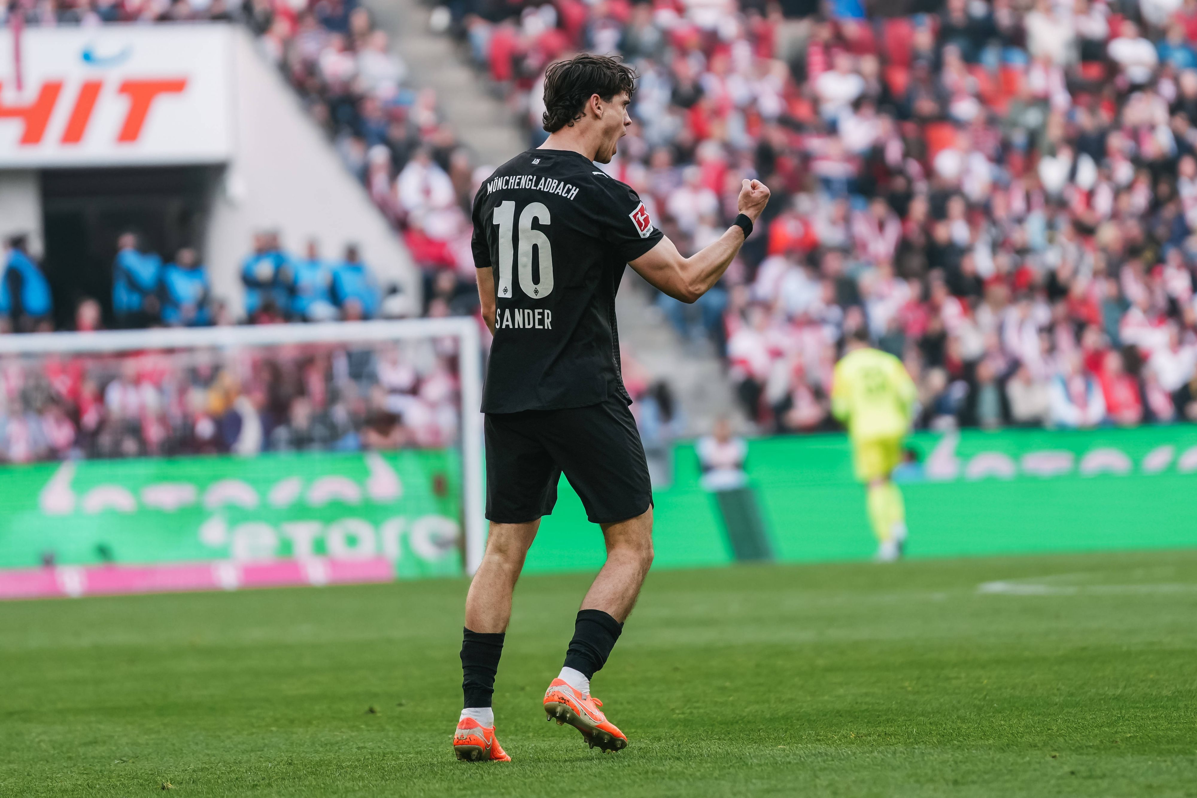 Philipp Sander nach seinem Treffer gegen den 1. FC Köln.