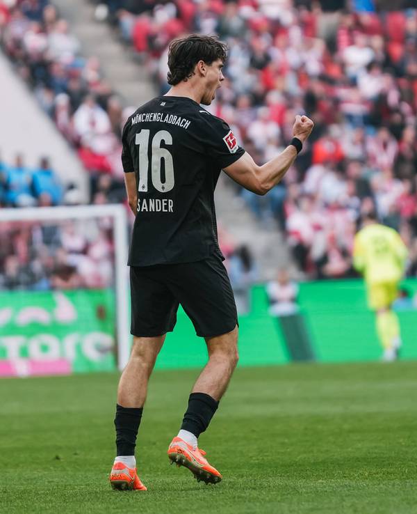 Philipp Sander nach seinem Treffer gegen den 1. FC Köln.
