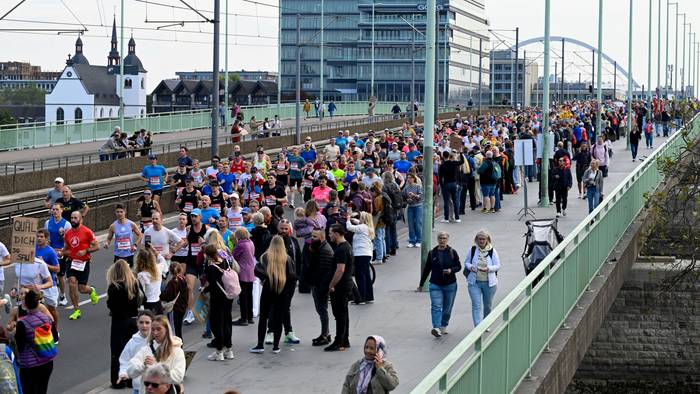 Am 28. Generali Köln Marathon nahmen 41.000 Läuferinnen und Läufer teil.