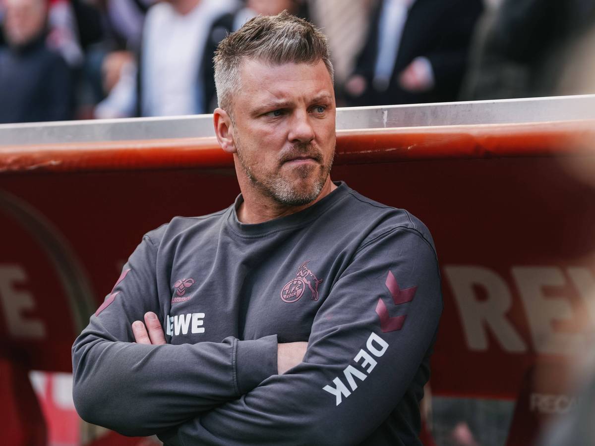 Lukas Kwasniok als Trainer des 1. FC Köln beim Spiel gegen Borussia Mönchengladbach