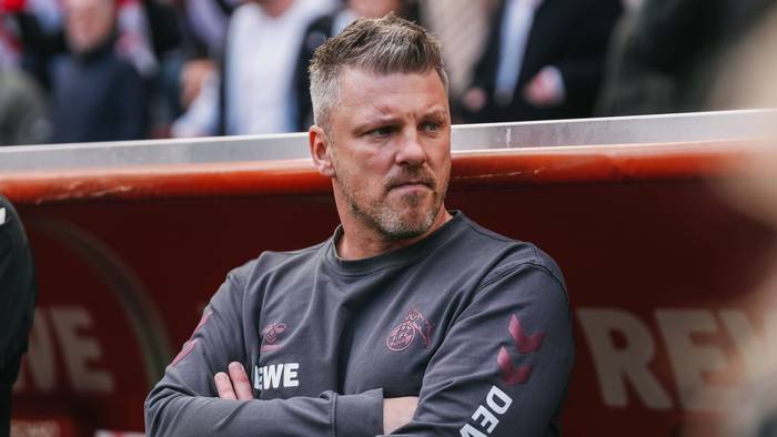 Lukas Kwasniok als Trainer des 1. FC Köln beim Spiel gegen Borussia Mönchengladbach