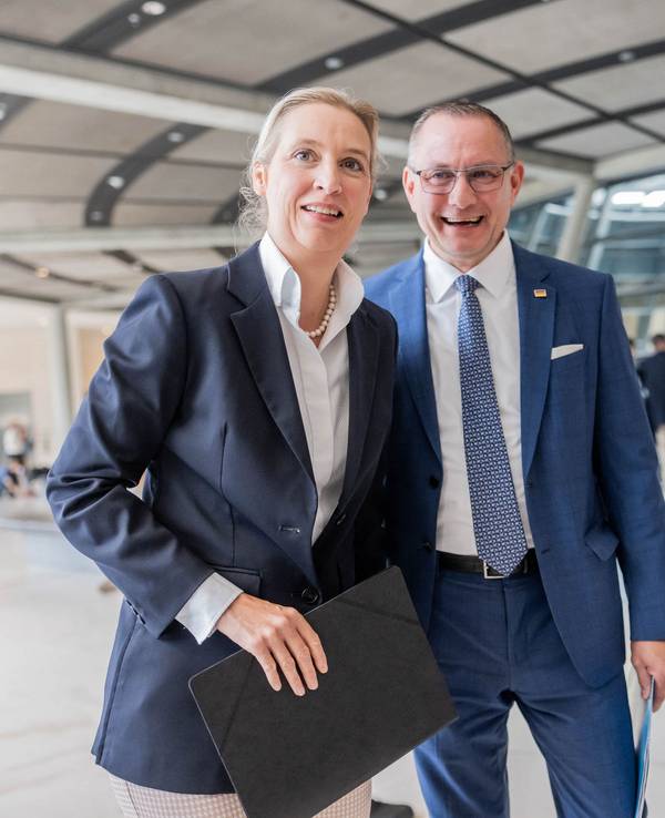 Die AfD-Chefin Alice Weidel neben dem Bundesvorsitzenden und Fraktionsvorsitzenden Tino Chrupalla im Bundestag. (Archivbild)
