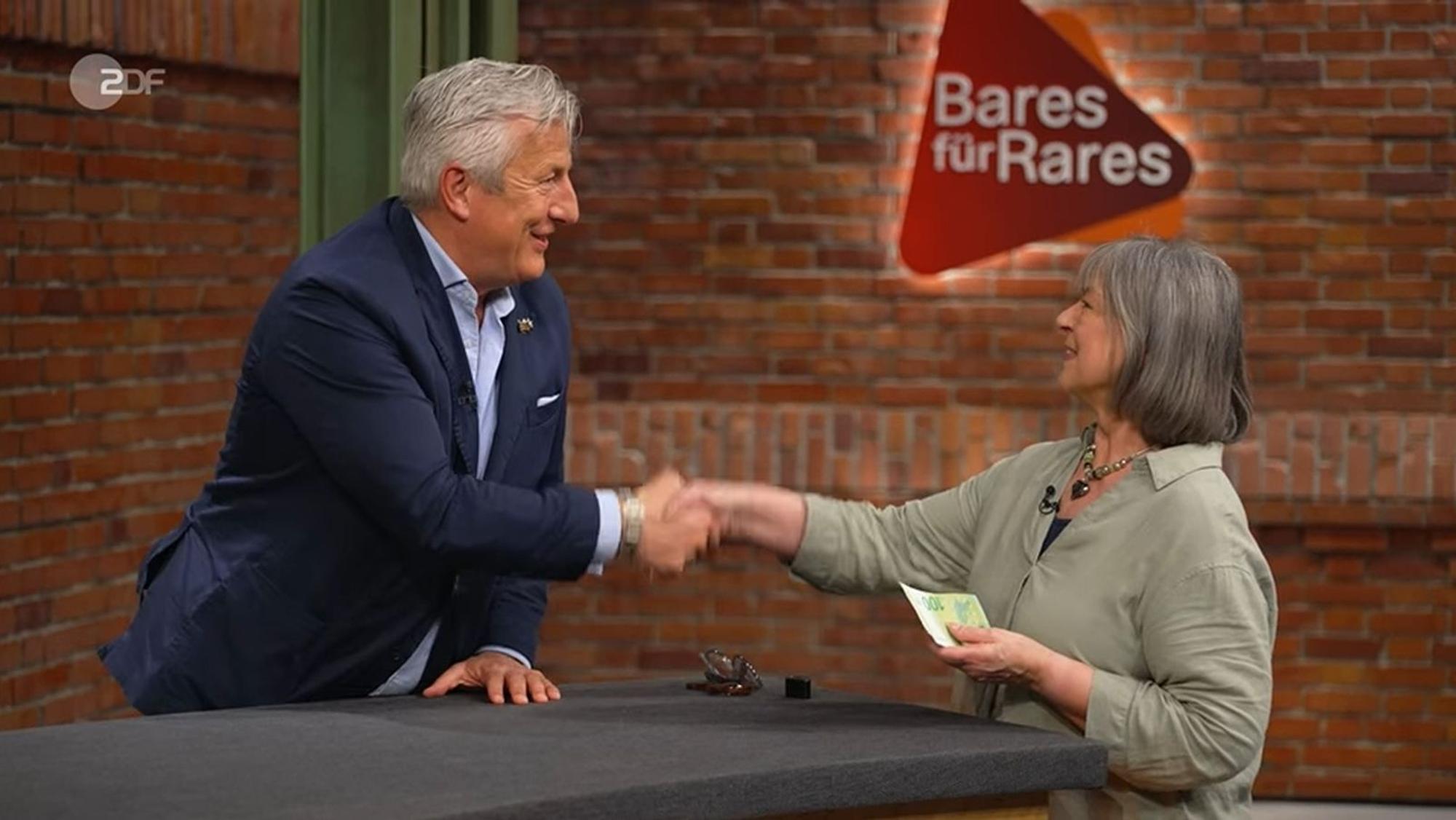 Markus Wildhagen erfüllte dem Paar mit 500 Euro sogar den Wunschpreis. (Bild: ZDF)