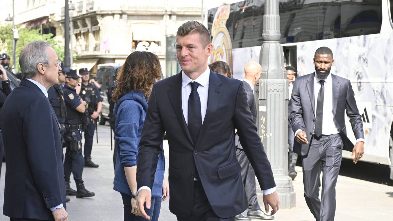 Toni Kroos beim Empfang der Mannschaft von Real Madrid nach Gewinn der La-Liga-Meisterschaft 2024 in der Real Casa de Correos in