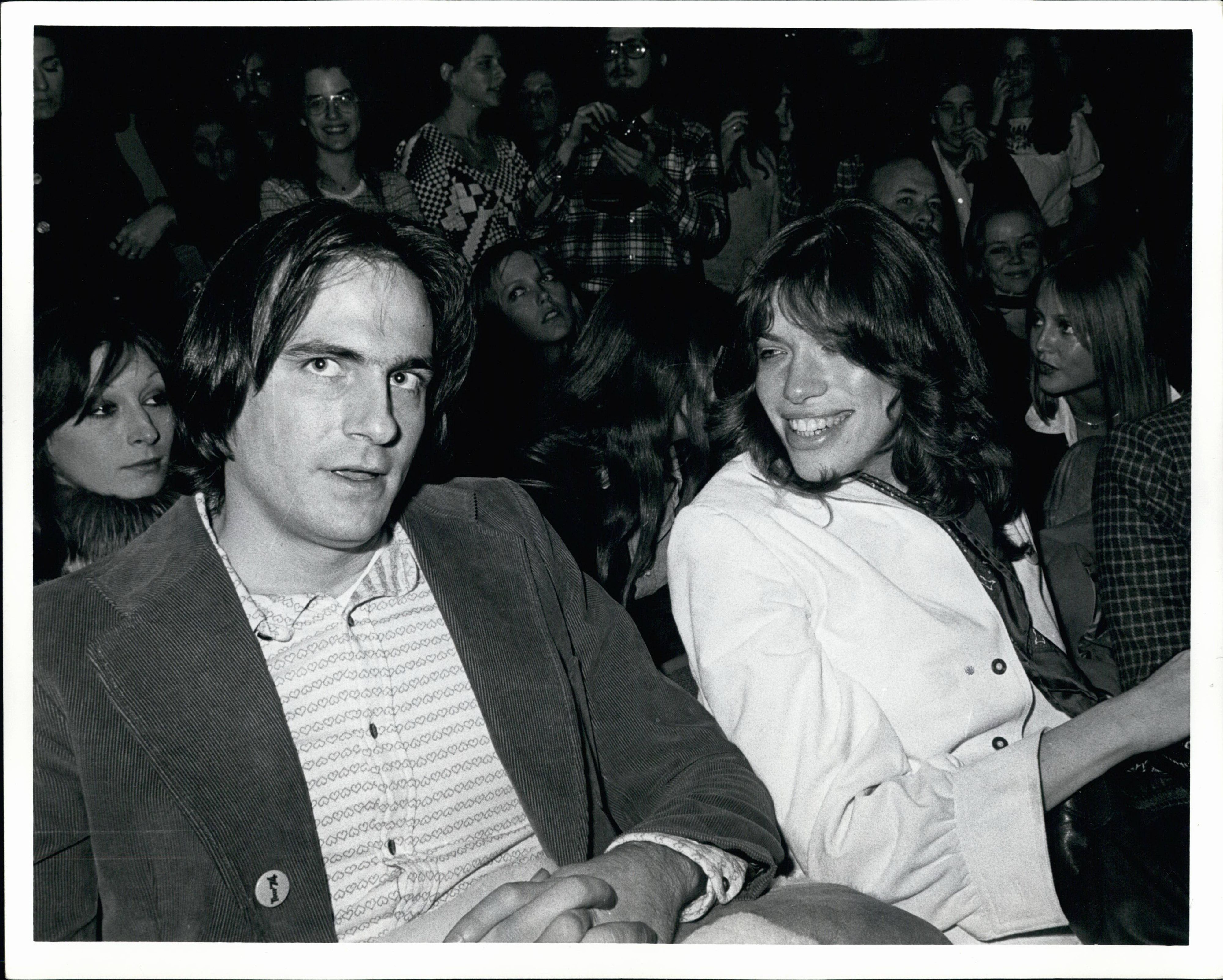 James Taylor neben seiner damaligen Ehefrau Carly Simon.