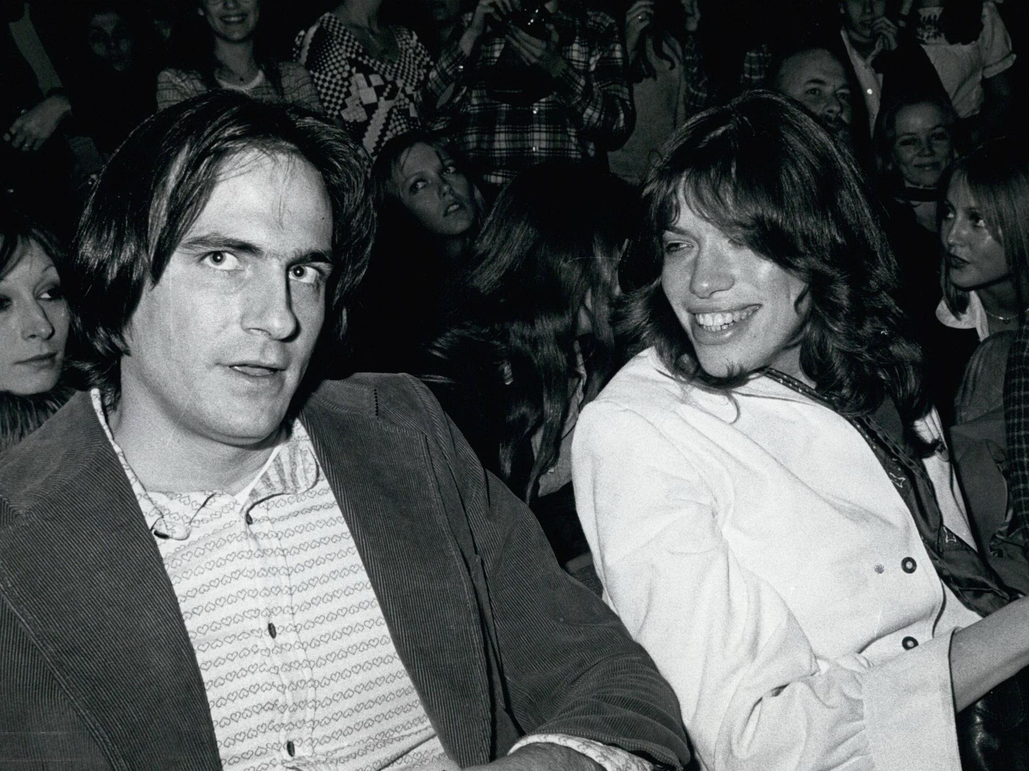 James Taylor neben seiner damaligen Ehefrau Carly Simon.