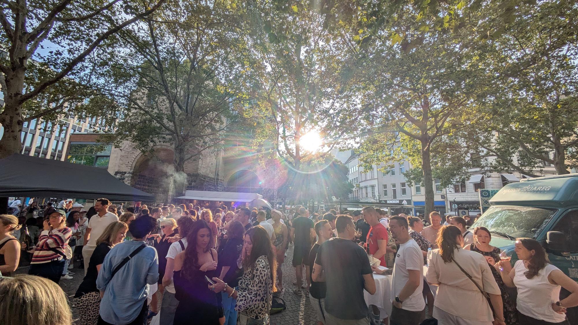 Die Händler wurden beim Feierabendmarkt auf dem Rudolfplatz immer weniger, weil die Nachfrage an Frischeprodukten fehlte.