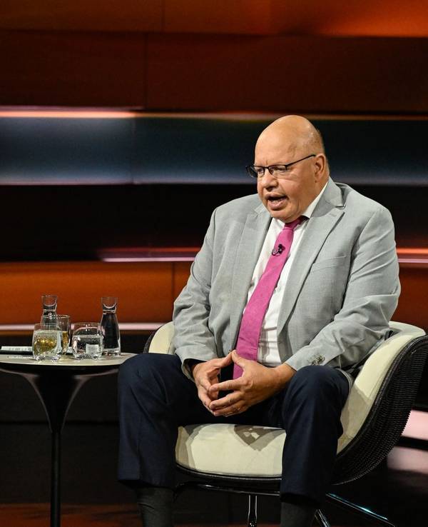 Am Donnerstagabend war Peter Altmaier (rechts) bei „Markus Lanz“ zu Gast. (Bild: ZDF / Markus Hertrich)