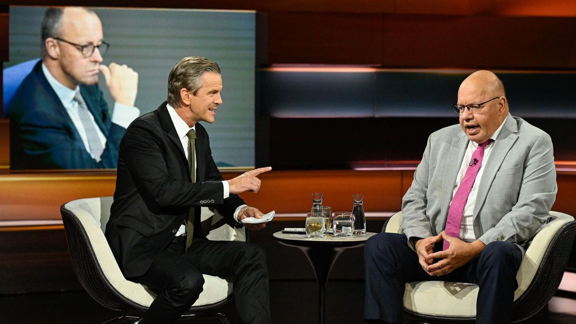 Am Donnerstagabend war Peter Altmaier (rechts) bei „Markus Lanz“ zu Gast. (Bild: ZDF / Markus Hertrich)