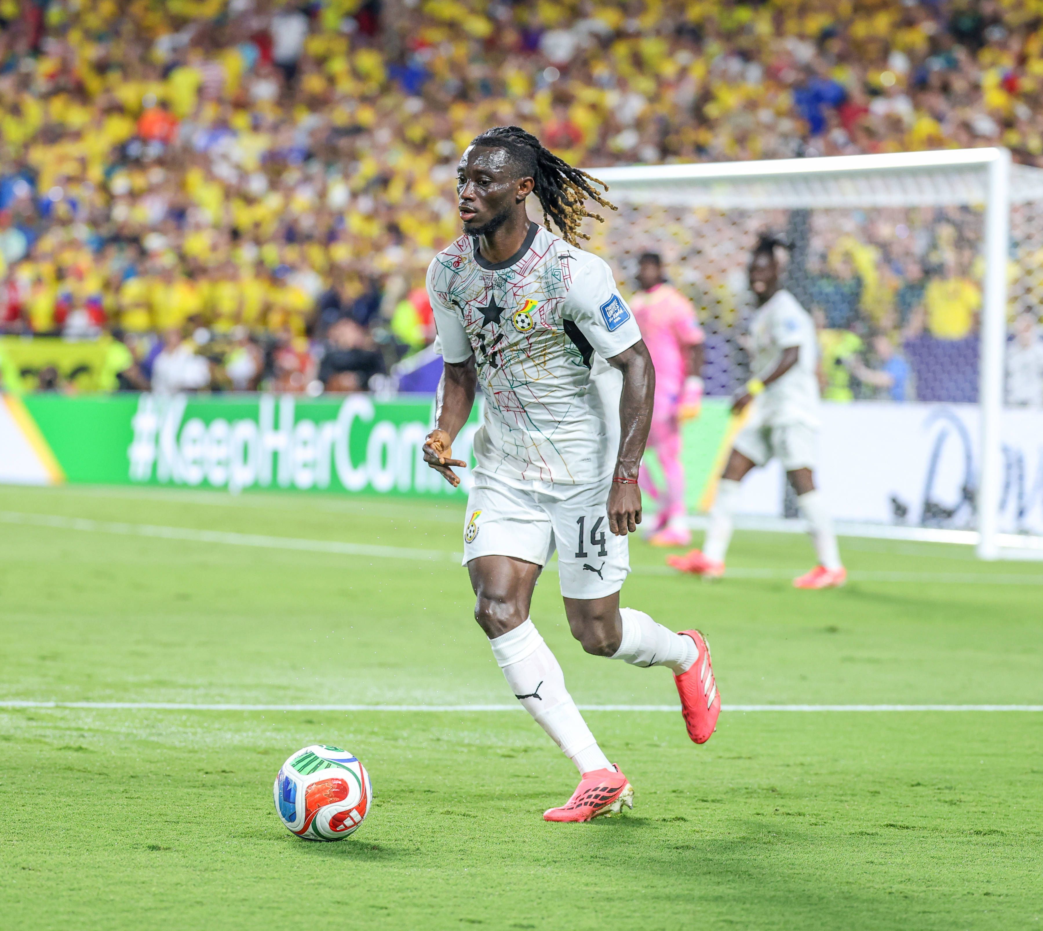 Gideon Mensah spielt im WM-Spiel für Ghana.