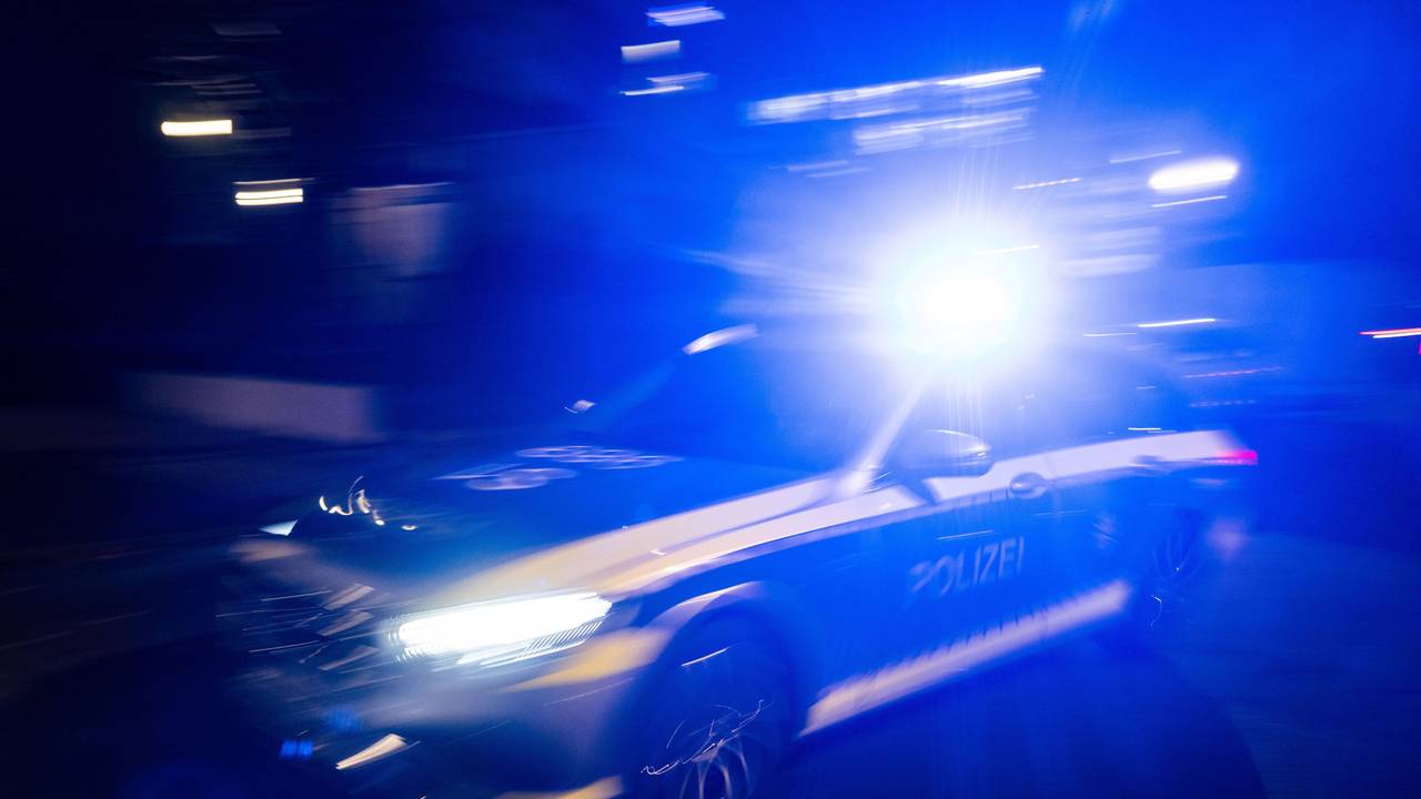 Der Fahrer flüchtet über mehrere Städte in Richtung Kamen, mit Kindern im Auto. (Symbolbild)