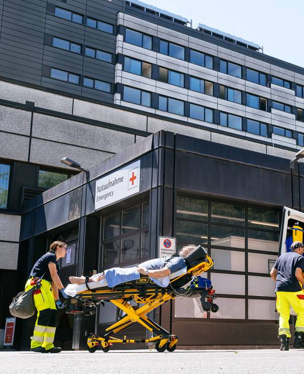Die Klinik in Köln-Merheim richtete im Juni 2026 eine zusätzliche Patienten-Aufnahmestation für Hitzeopfer ein.