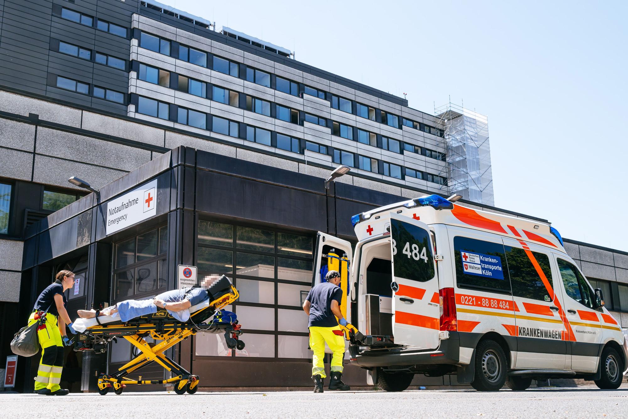 Die Klinik in Köln-Merheim richtete im Juni 2026 eine zusätzliche Patienten-Aufnahmestation für Hitzeopfer ein.