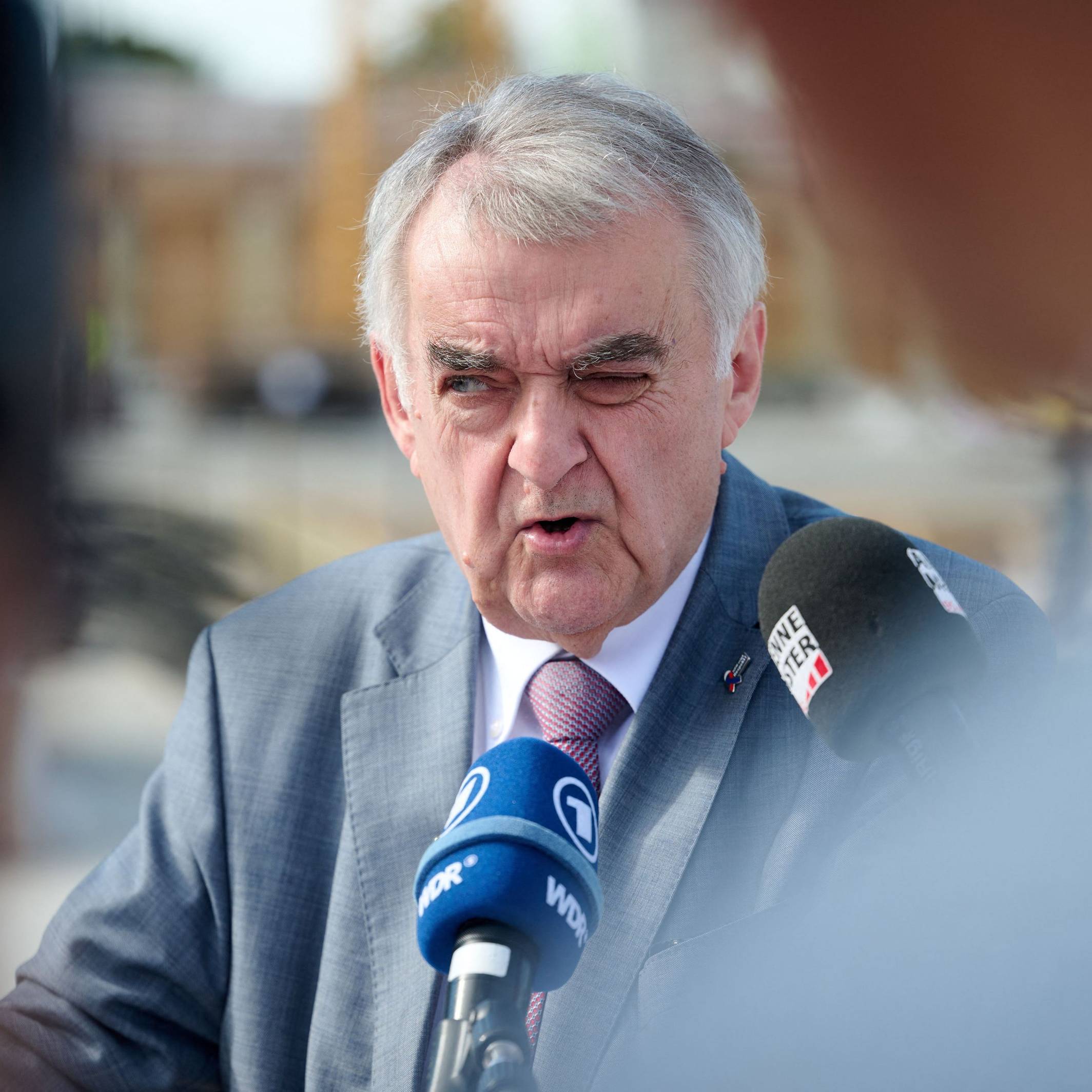 Herbert Reul, Innenminister von Nordrhein-Westfalen, hat sich die Hüfte gebrochen.
