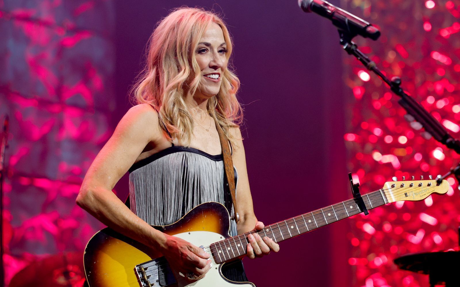 Sheryl Crow veröffentlicht mit „Pick Me Up“ ein neues Album.   (Bild: Jason Kempin/Getty Images for ACM)