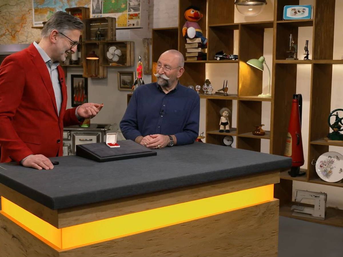 Diese Rarität war so winzig klein, dass Horst Lichter sie fast übersehen hätte. Und doch gab es dafür im „Bares für Rares“-Händlerraum große Gebote.
(Bild: ZDF)