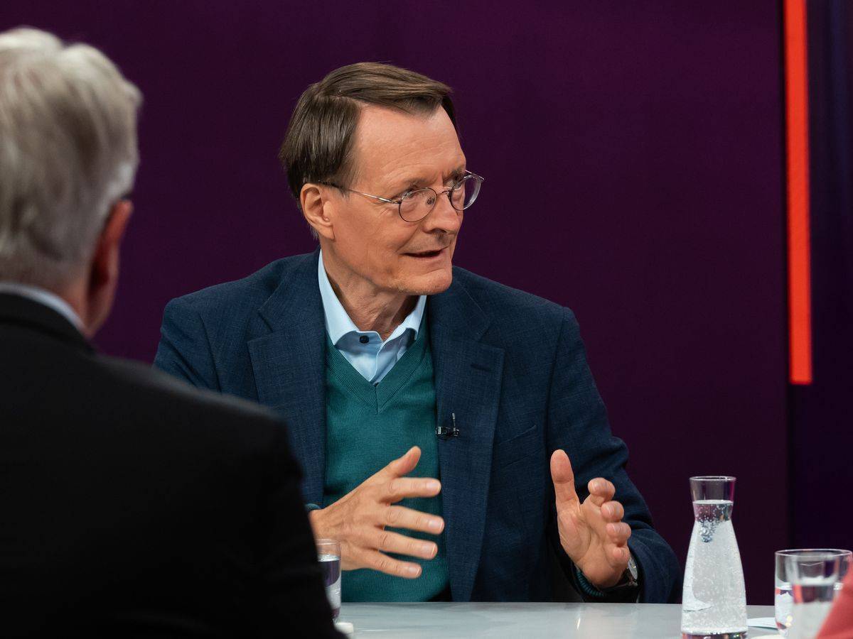 Karl Lauterbach beschwor vielfach die Einigkeit der Regierungskoalition, teilte aber dennoch gegen die Rentenpläne aus. (Bild: ZDF/Jule Roehr )