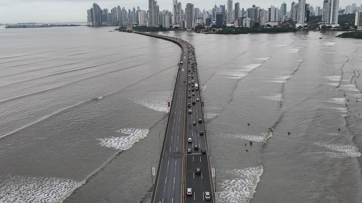 Panama-Stadt: Autos stehen auf der Panamericana-Autobahn in Panama-Stadt still. (Symbolbild)
