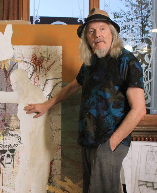 Der ehemalige Kunstfälscher Wolfgang Beltracchi steht in seinem Atelier am Vierwaldstätter See vor einem unfertigen Bild. Beltracchi will ein Gemälde zurück - und kämpft vor Gericht dafür. (Archivbild)