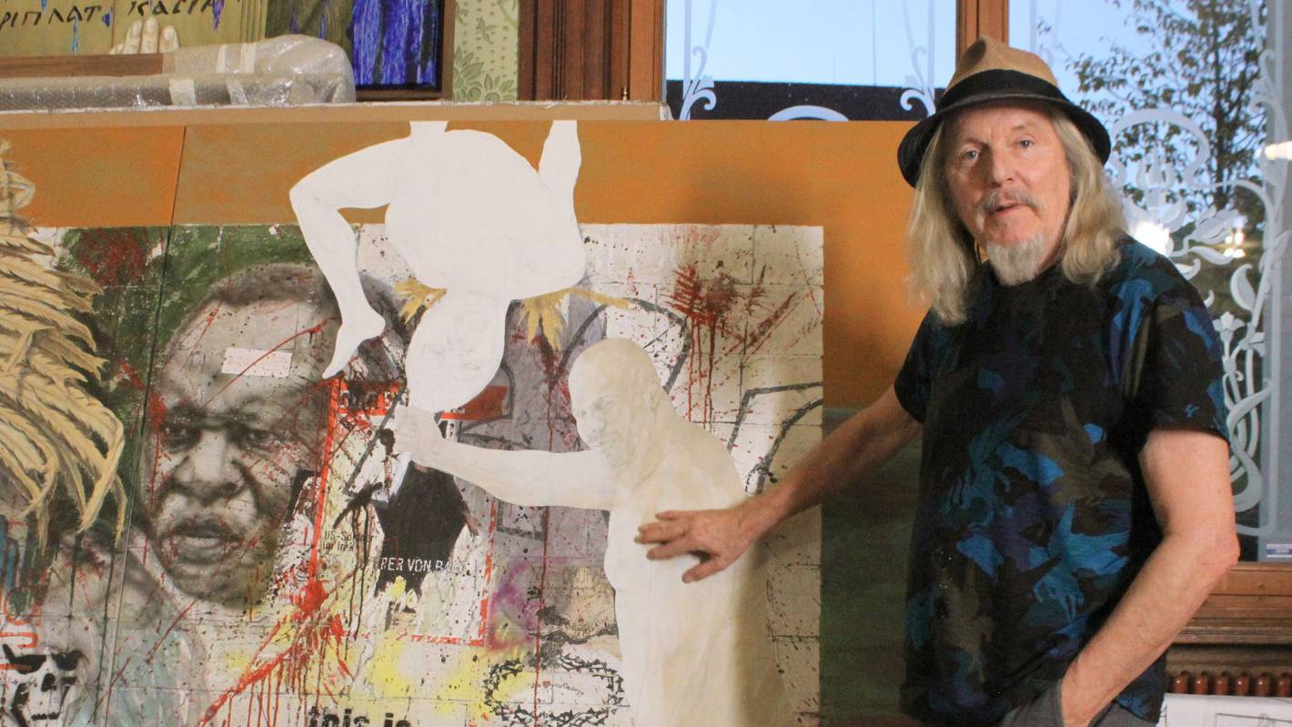 Der ehemalige Kunstfälscher Wolfgang Beltracchi steht in seinem Atelier am Vierwaldstätter See vor einem unfertigen Bild. Beltracchi will ein Gemälde zurück - und kämpft vor Gericht dafür. (Archivbild)