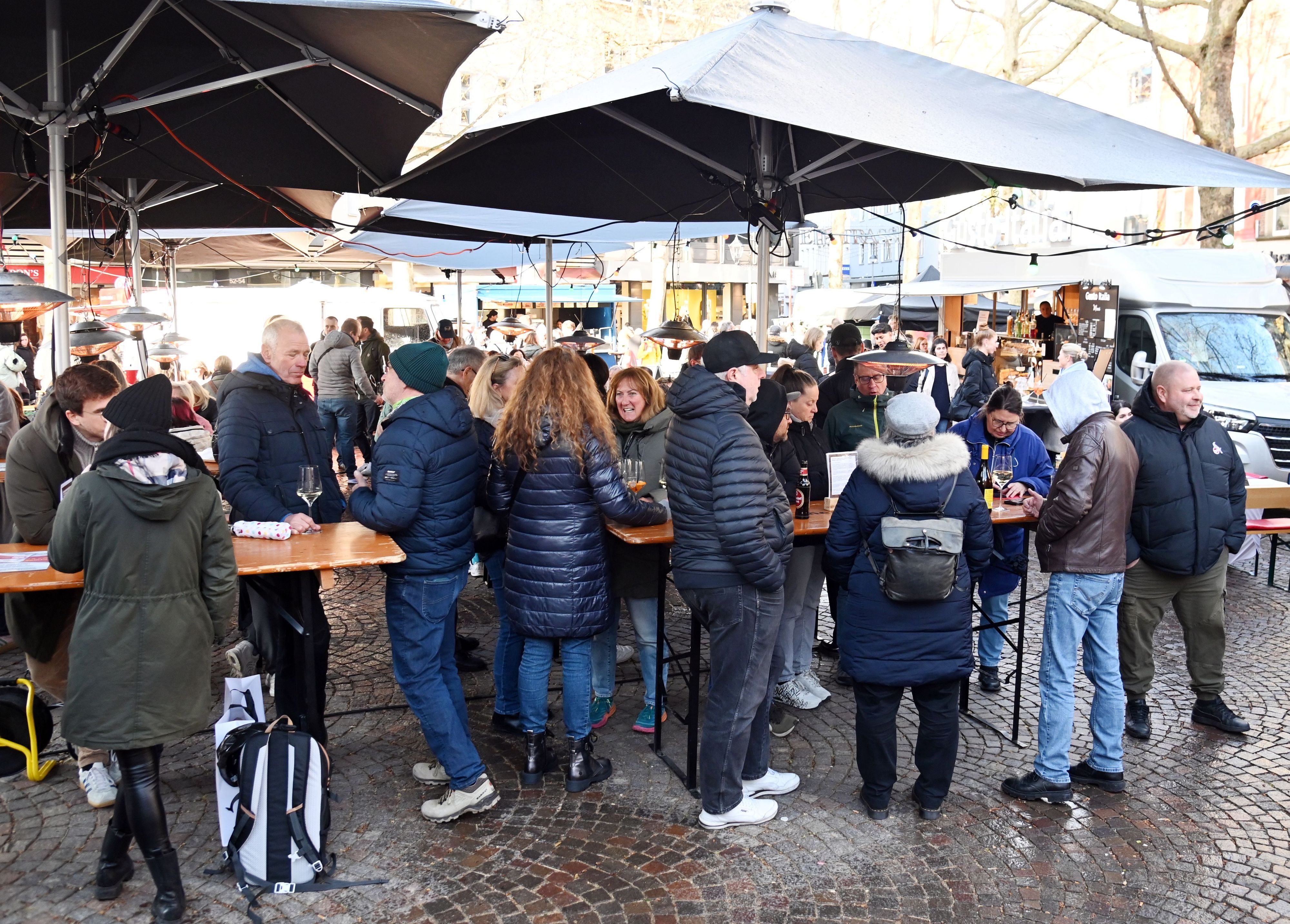 Der Feierabendmarkt „Meet & Eat“ auf dem Rudolfplatz.