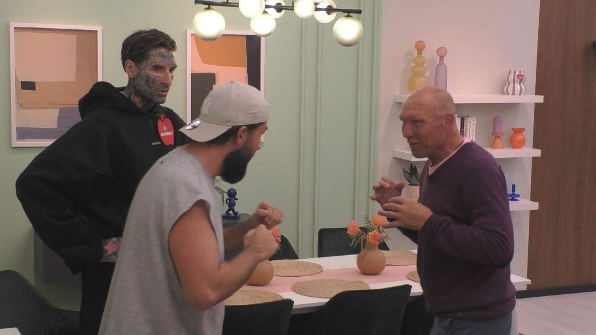 Für PBB-Mitbewohner Maurice Dziwak wird ein Traum wahr, als er mit Axel Schulz eine Sparring-Einheit absolvieren darf. „Axel ist eine deutsche Box-Ikone.“ (Bild: Joyn)