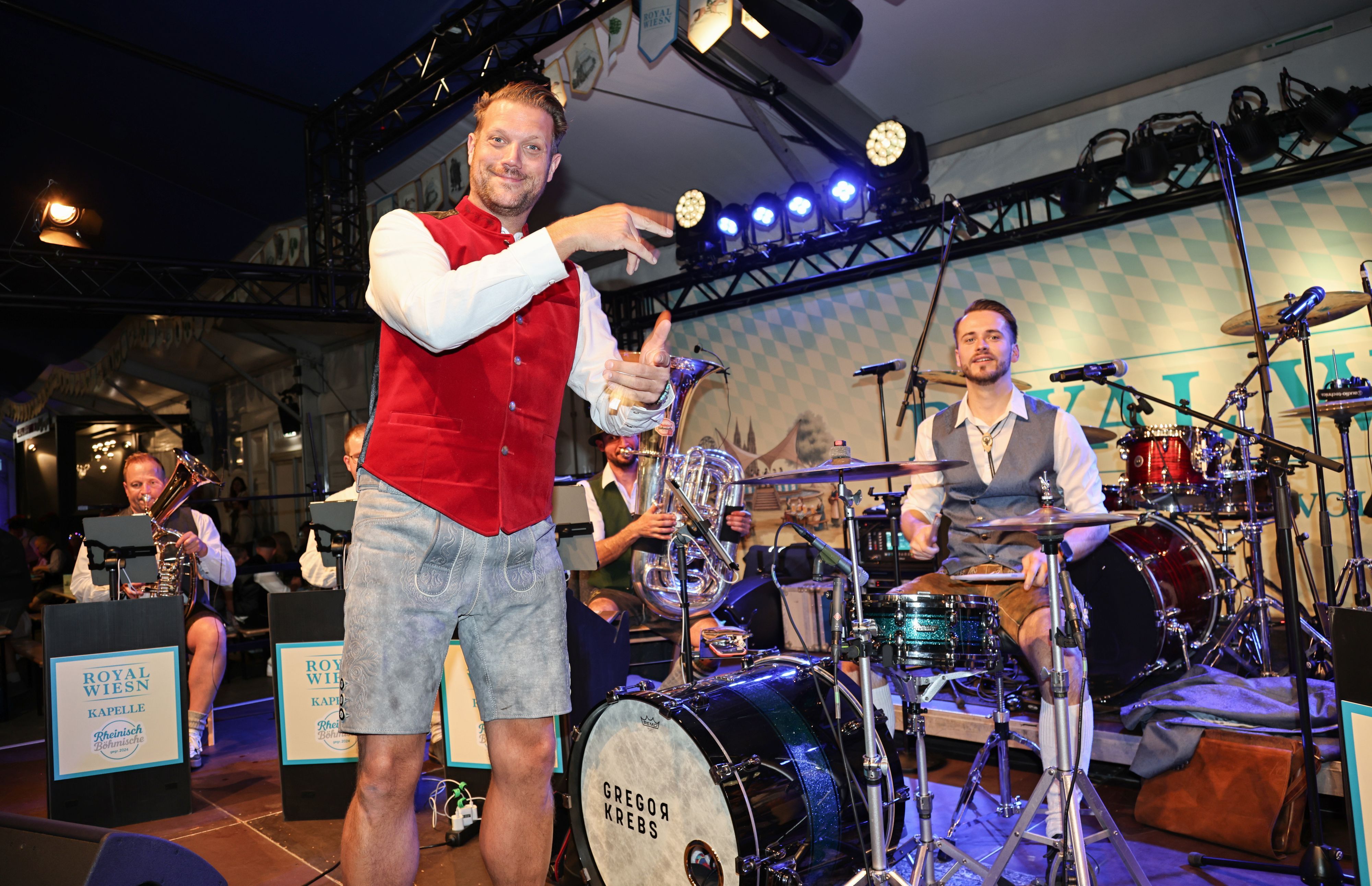 Alexander Barth auf der Bühne der Royal Wiesn.