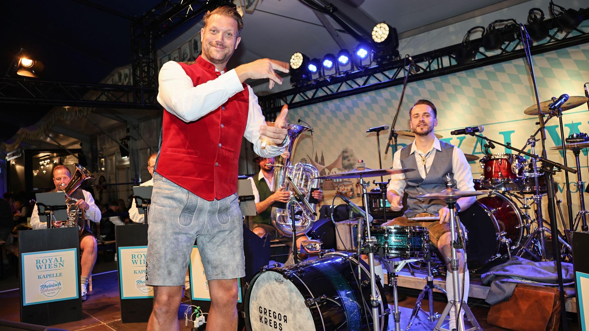 Alexander Barth auf der Bühne der Royal Wiesn.