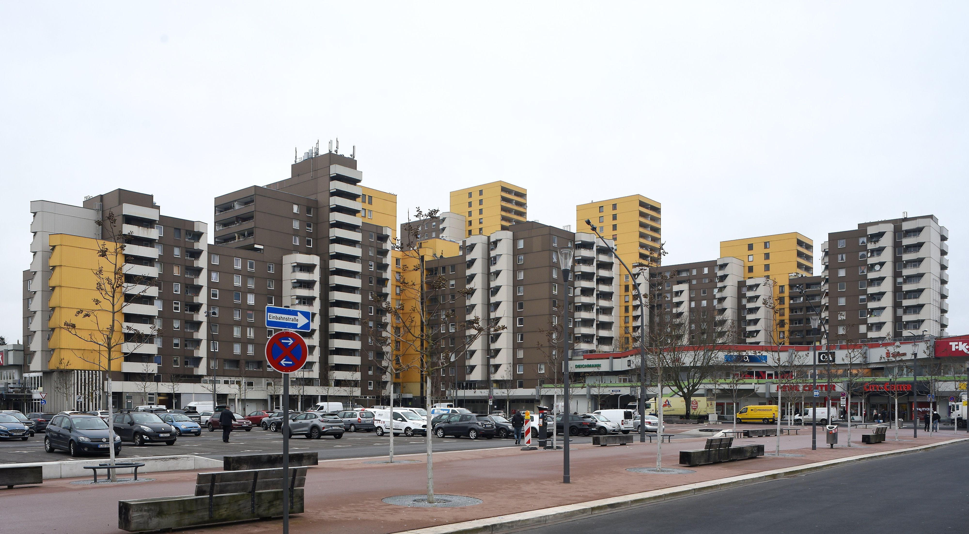 Blick auf den Liverpooler Platz und die Hochhäuser in Chorweiler (Archivfoto)