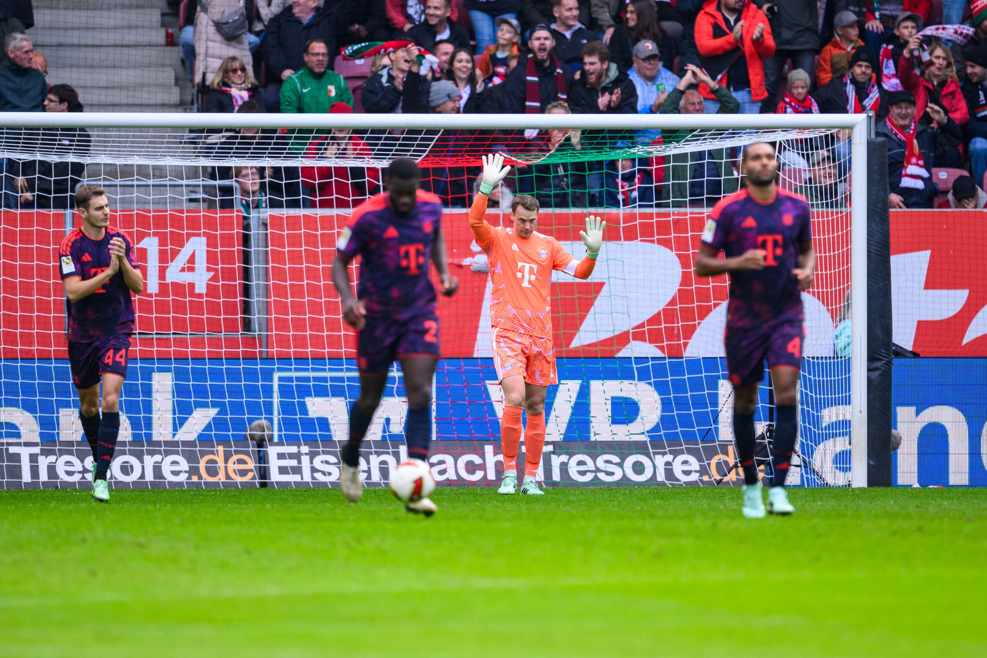 Manuel Neuer entschuldigt sich nach seinem dicken Patzer.