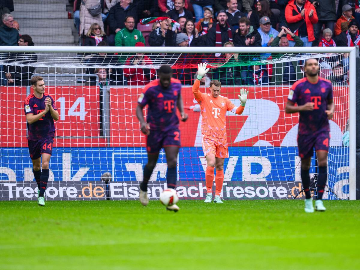 Manuel Neuer entschuldigt sich nach seinem dicken Patzer.