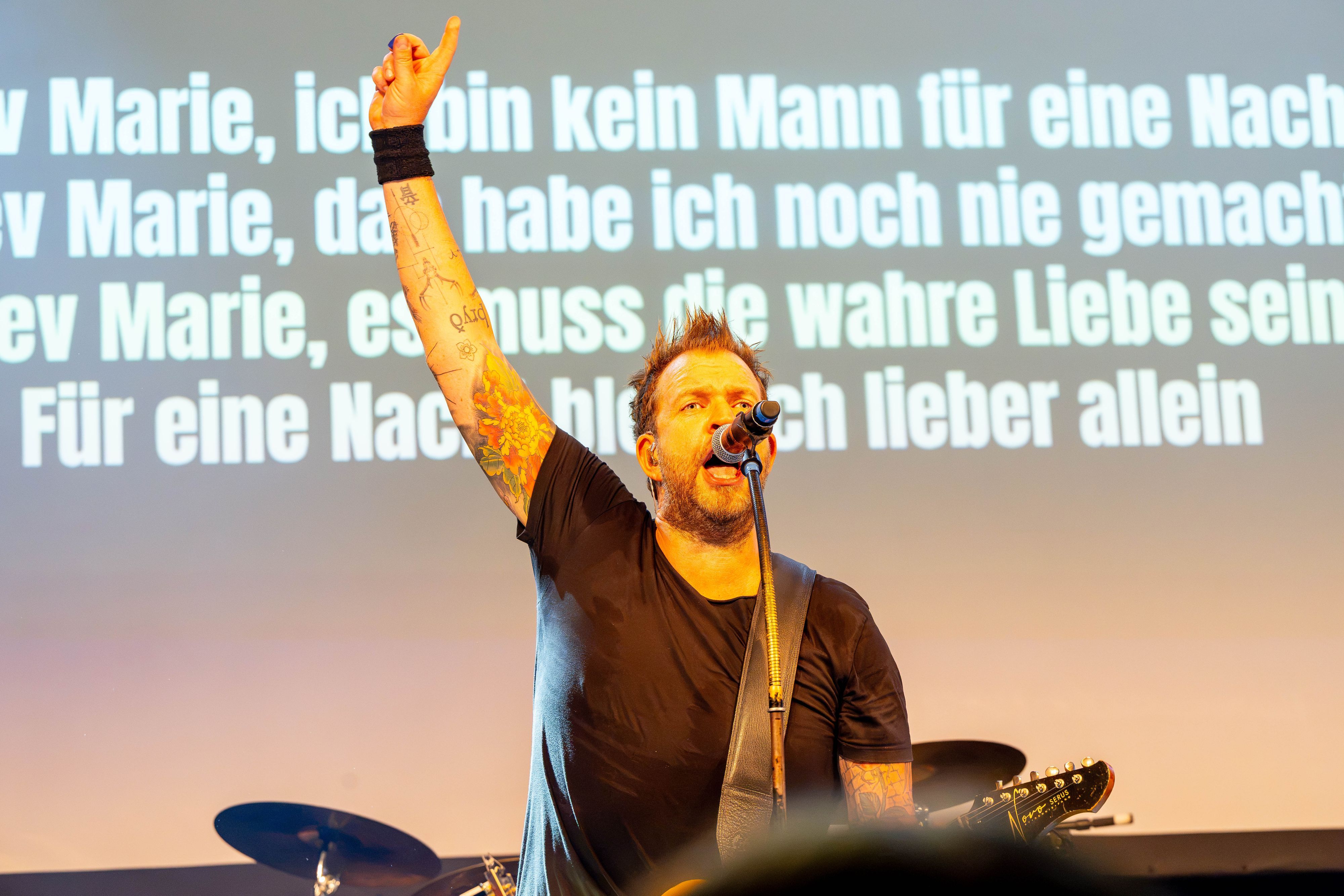 Sven Welter von den Paveiern auf der Bühne.