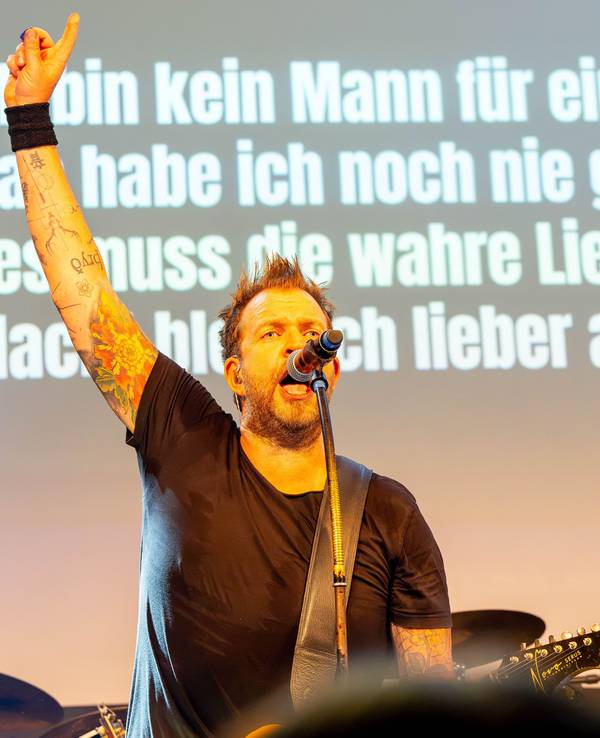 Sven Welter von den Paveiern auf der Bühne.