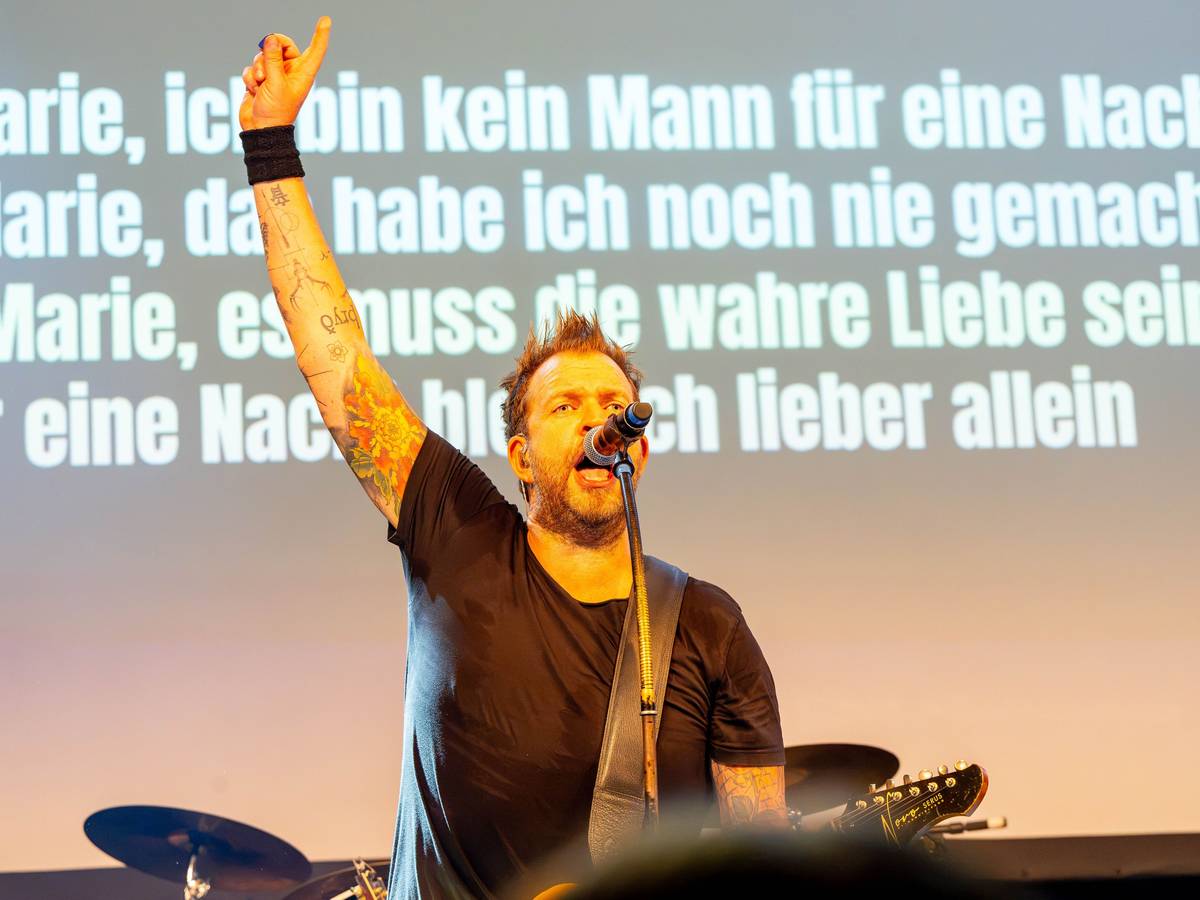 Sven Welter von den Paveiern auf der Bühne.