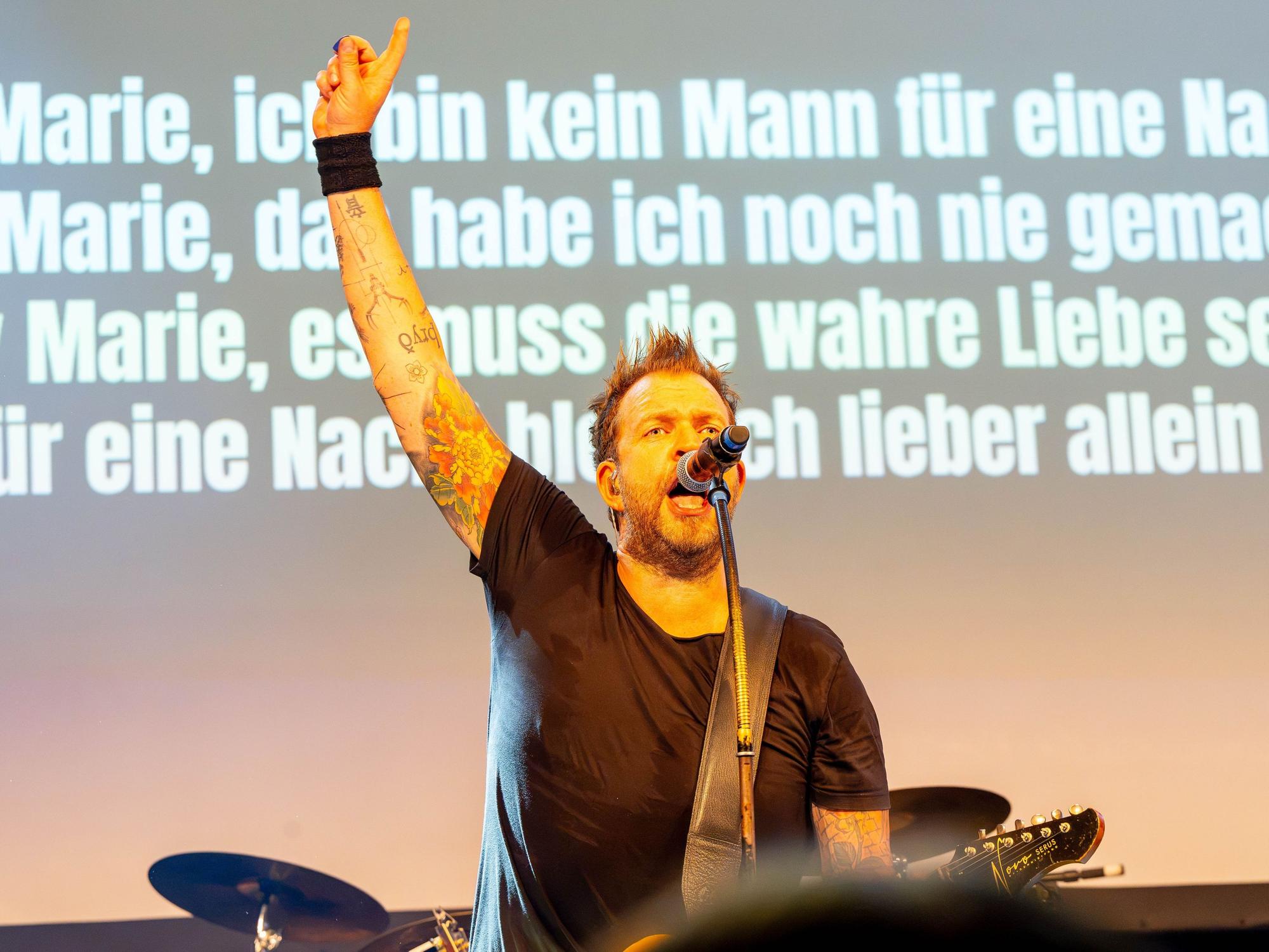 Sven Welter von den Paveiern auf der Bühne.