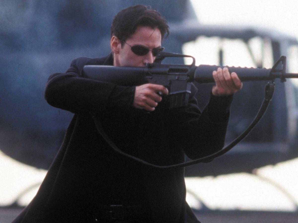 Wehende Mäntel, halsbrecherische Martial-Arts-Fights und spektakuläre Spezialeffekte - „Matrix“ mit Keanu Reeves in der Hauptrolle bietet genug von alldem. (Bild: RTL / 1999 Warner Bros. Entertainment Inc. )
