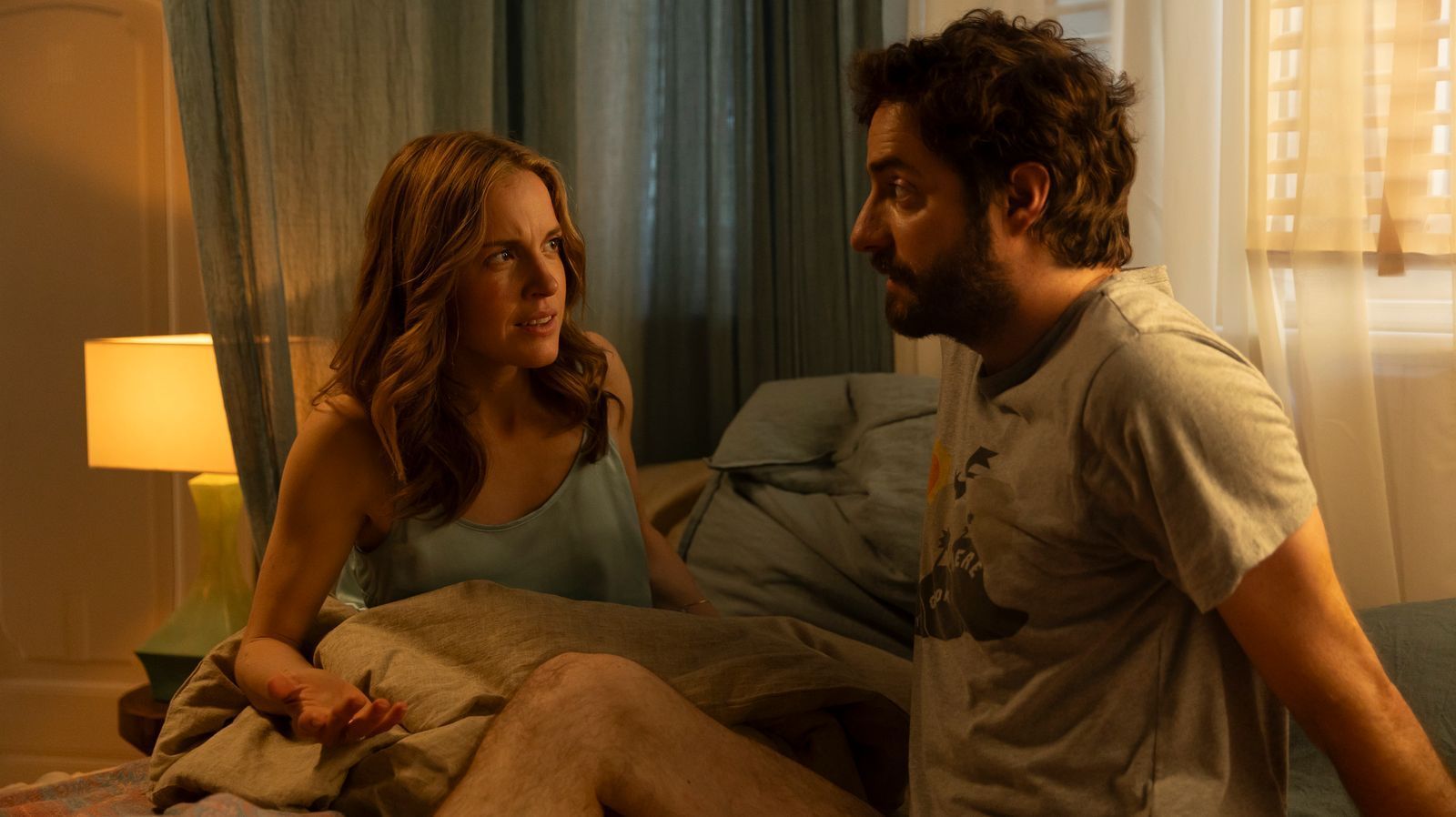 Dem Liebesleben von Paul (Fridolin Sandmeyer) und Anna (Paula Kalenberg) ist die Abwechslung völlig abhandengekommen. (Bild: 2026 Amazon Content Services LLC)