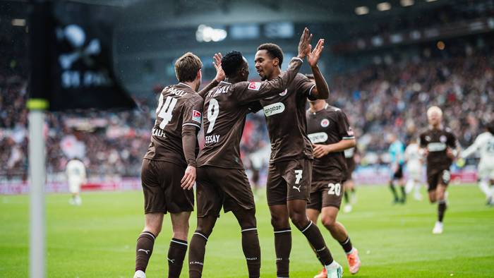 Der FC St. Pauli feierte beim 2:0 gegen den Karlsruher SC den zweiten Saisonsieg.